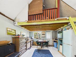 SEPARATE ANNEX / HOME OFFICE- click for photo gallery